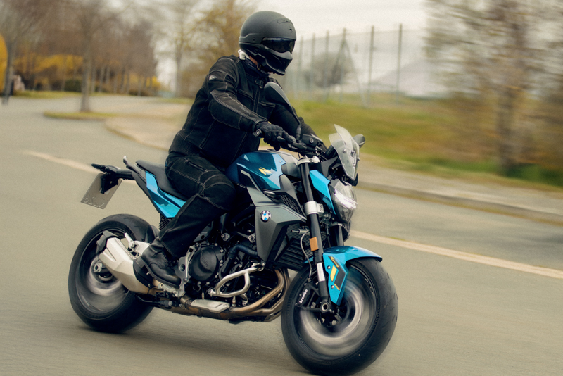 KI im Motorrad Sektor KI für Motorradfahrer im Straßenverkehr